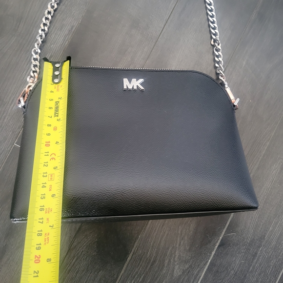 MICHAEL KORS Black Saffiano Leather Dome Crossbody Bag Silver Chain - Picture 10 of 11